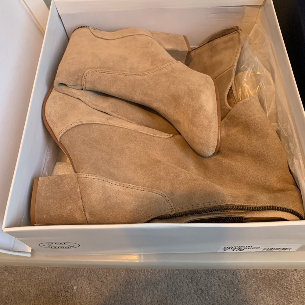 Steve Madden Haydun Taupe Suede Boots